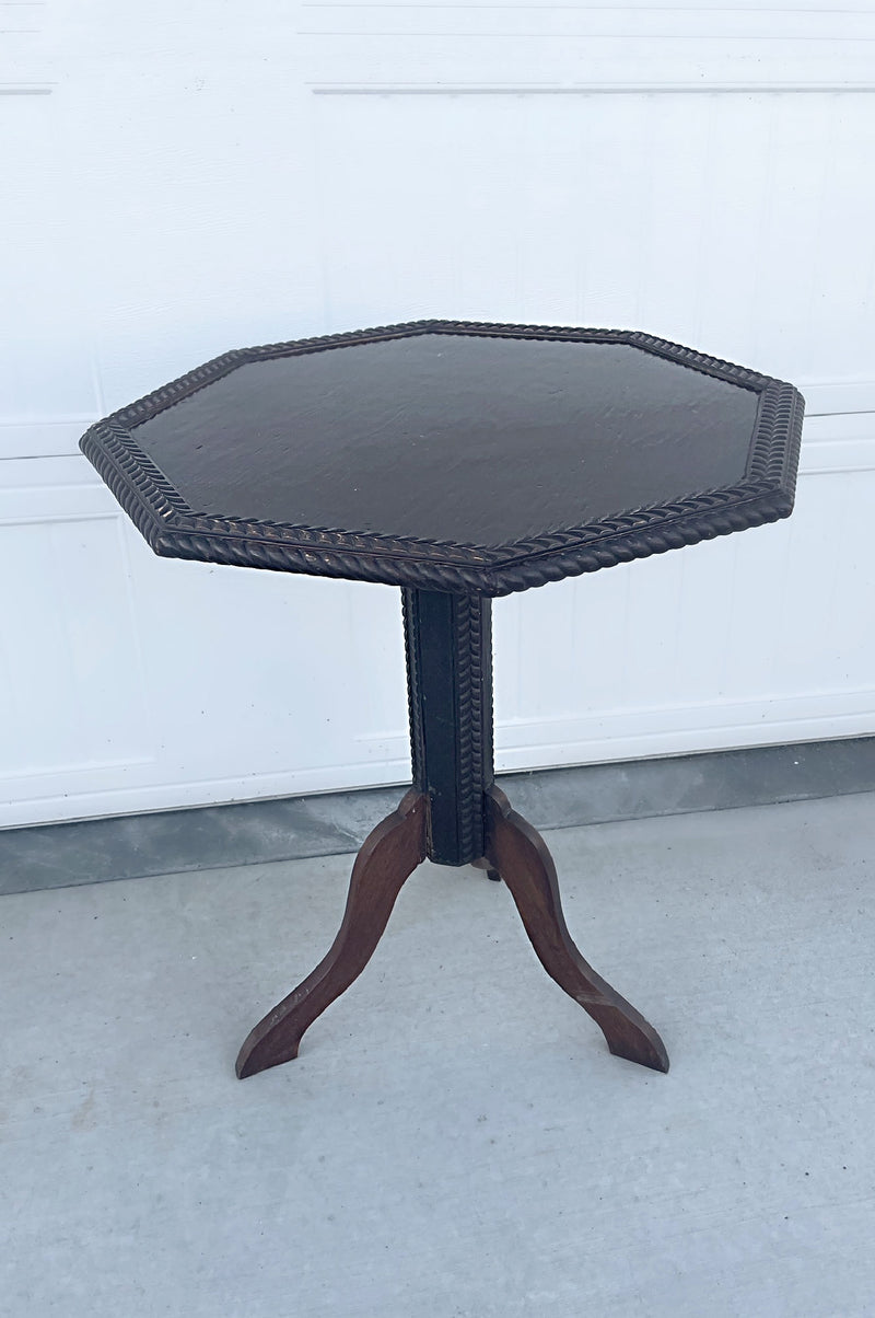 “Octavia” Victorian Table